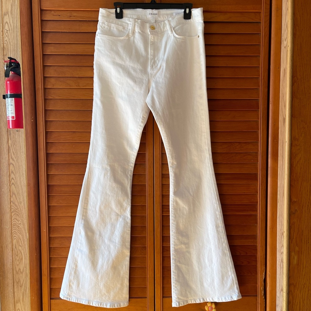 FRAME Le High Flare in Blanc. Size 32 Women
#26